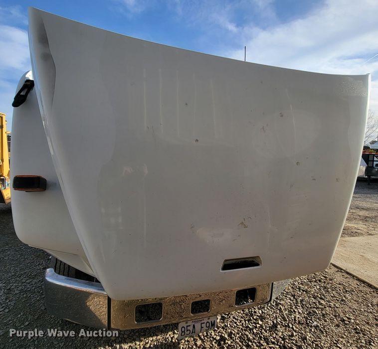 image for item FL9095 2003 Freightliner Sports Chasis  semi truck