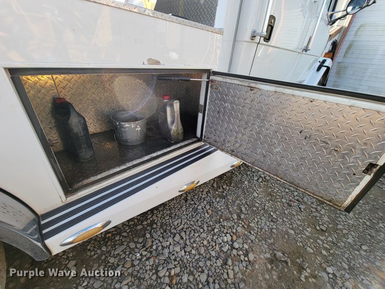 image for item FL9095 2003 Freightliner Sports Chasis  semi truck