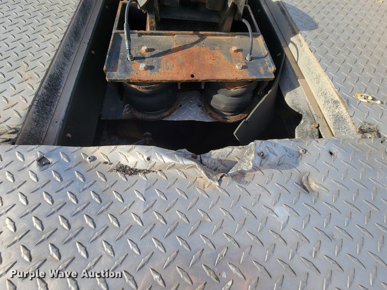 image for item FL9095 2003 Freightliner Sports Chasis  semi truck