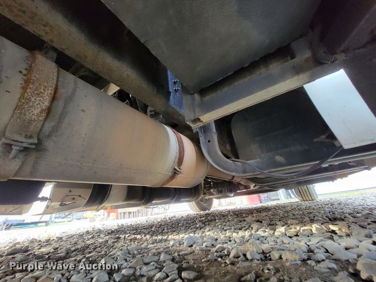 image for item FL9095 2003 Freightliner Sports Chasis  semi truck