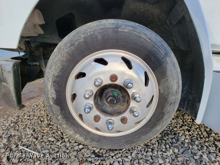 image for item FL9095 2003 Freightliner Sports Chasis  semi truck