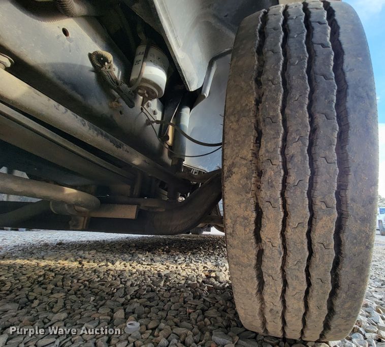 image for item FL9095 2003 Freightliner Sports Chasis  semi truck