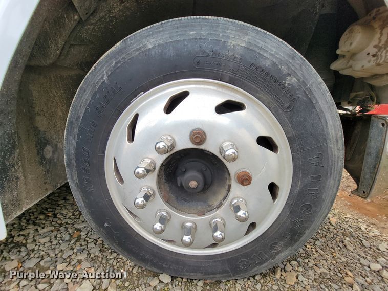 image for item FL9095 2003 Freightliner Sports Chasis  semi truck