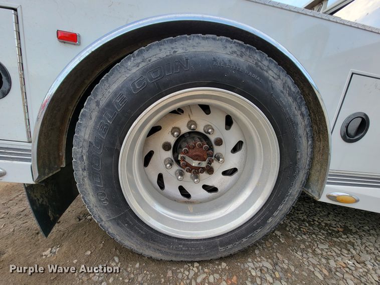 image for item FL9095 2003 Freightliner Sports Chasis  semi truck