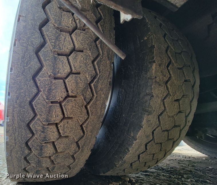 image for item FL9095 2003 Freightliner Sports Chasis  semi truck