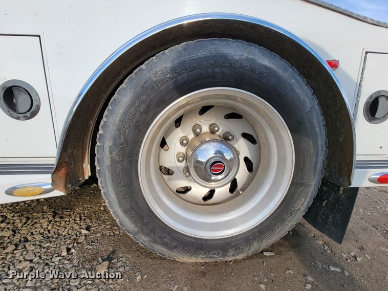 image for item FL9095 2003 Freightliner Sports Chasis  semi truck