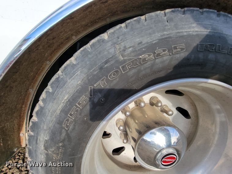 image for item FL9095 2003 Freightliner Sports Chasis  semi truck