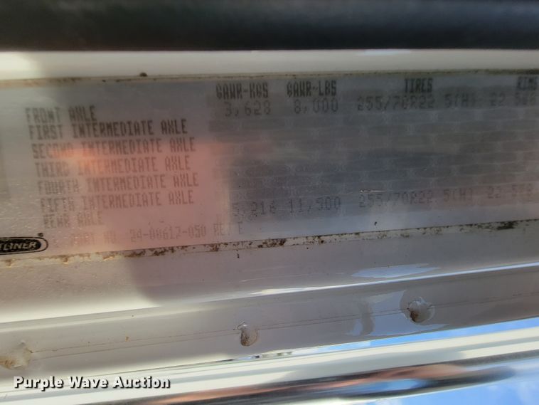 image for item FL9095 2003 Freightliner Sports Chasis  semi truck