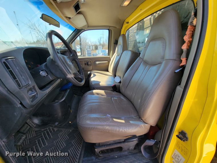 image for item FL9118 2003 Chevrolet C6500  shingle conveyor truck