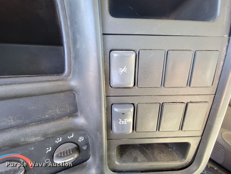 image for item FL9118 2003 Chevrolet C6500  shingle conveyor truck