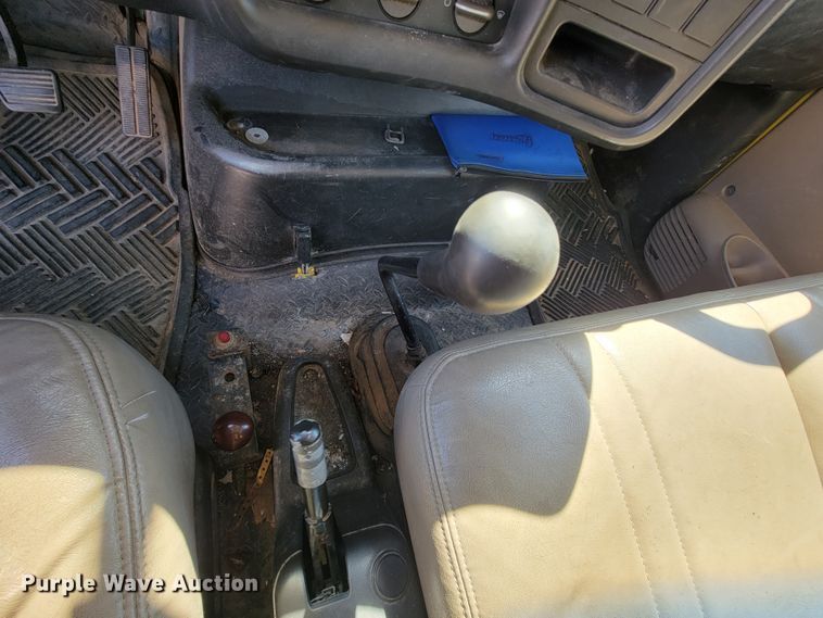 image for item FL9118 2003 Chevrolet C6500  shingle conveyor truck