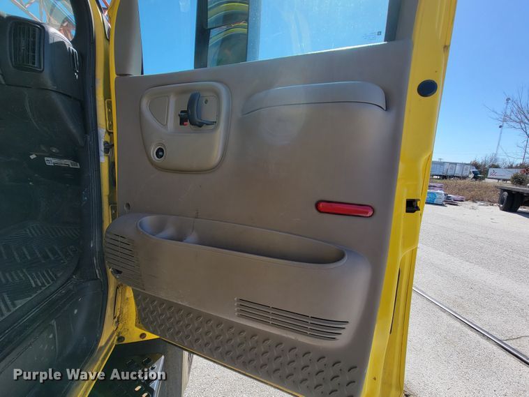 image for item FL9118 2003 Chevrolet C6500  shingle conveyor truck