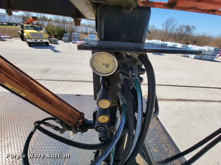 image for item FL9118 2003 Chevrolet C6500  shingle conveyor truck