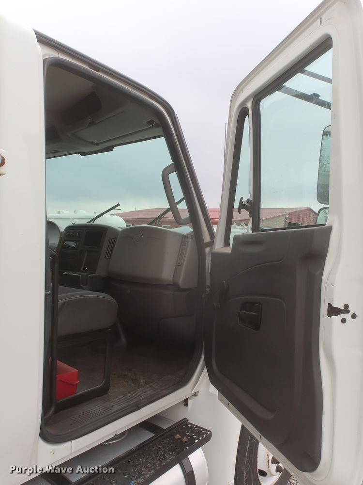 image for item HK9614 2016 International DuraStar 4300  refrigerated delivery truck