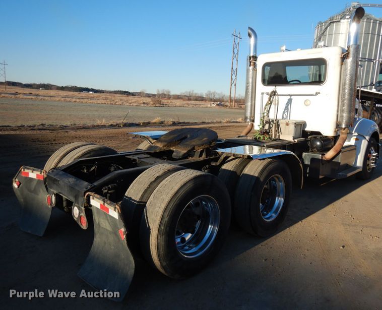 image for item HR9013 2009 Peterbilt 384  semi truck
