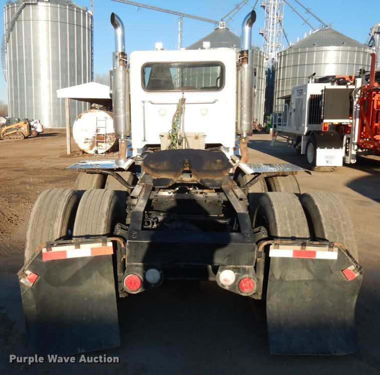 image for item HR9013 2009 Peterbilt 384  semi truck