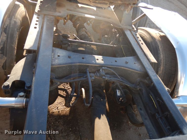 image for item HR9013 2009 Peterbilt 384  semi truck