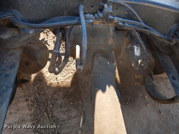 image for item HR9013 2009 Peterbilt 384  semi truck