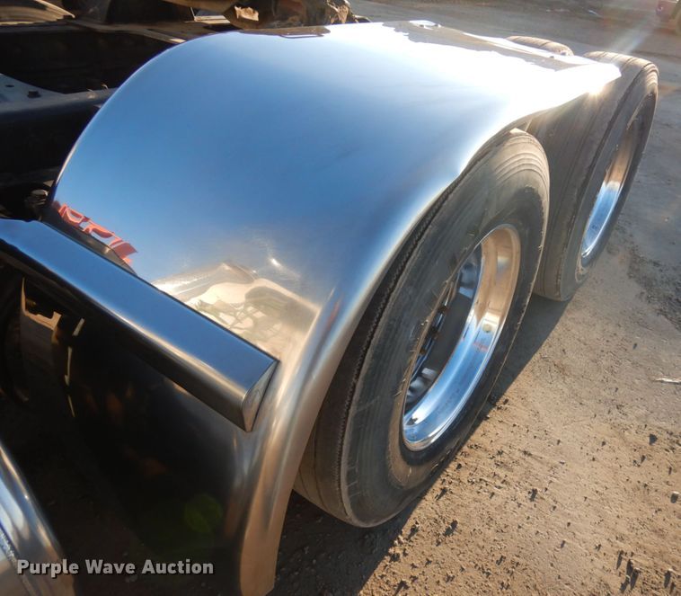 image for item HR9013 2009 Peterbilt 384  semi truck