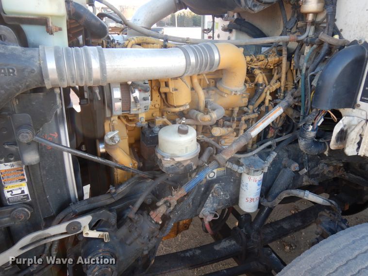 image for item HR9013 2009 Peterbilt 384  semi truck