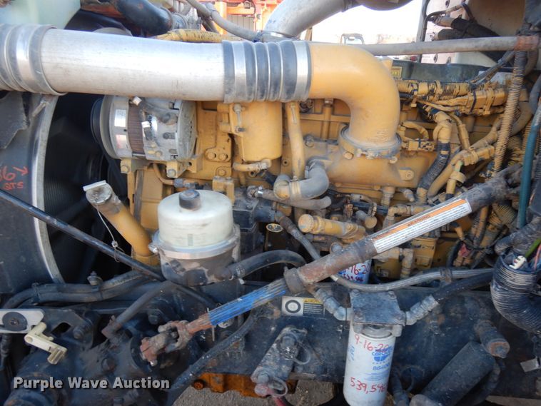 image for item HR9013 2009 Peterbilt 384  semi truck