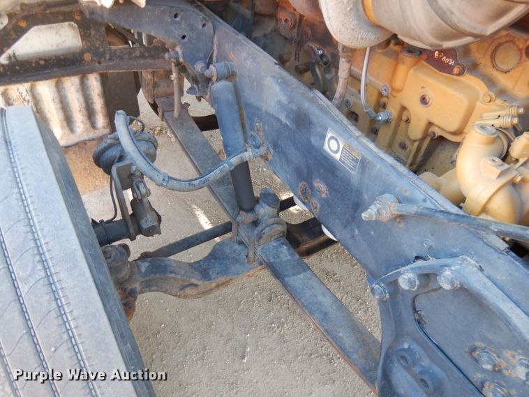 image for item HR9013 2009 Peterbilt 384  semi truck