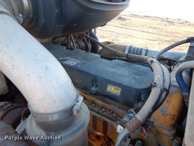 image for item HR9013 2009 Peterbilt 384  semi truck