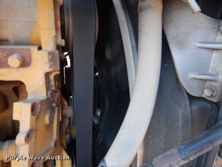 image for item HR9013 2009 Peterbilt 384  semi truck