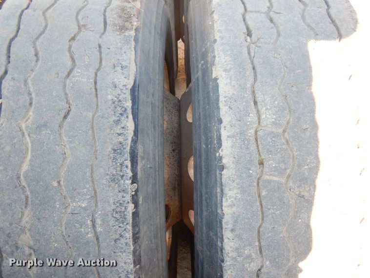 image for item HR9013 2009 Peterbilt 384  semi truck