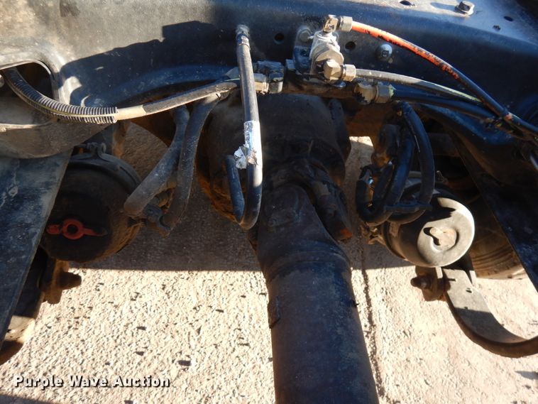 image for item HR9014 2009 Peterbilt 384  semi truck