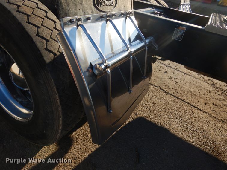 image for item HR9014 2009 Peterbilt 384  semi truck