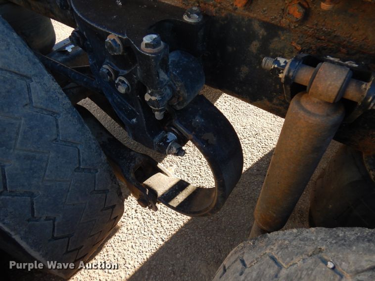 image for item HR9014 2009 Peterbilt 384  semi truck