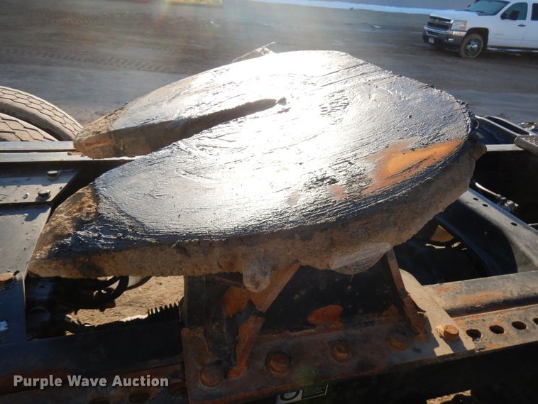 image for item HR9014 2009 Peterbilt 384  semi truck