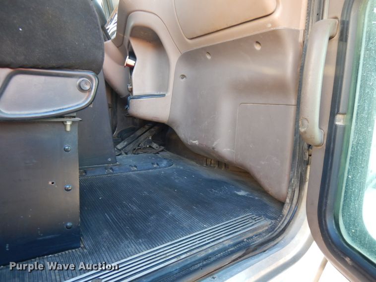 image for item HR9014 2009 Peterbilt 384  semi truck