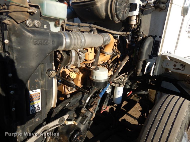 image for item HR9014 2009 Peterbilt 384  semi truck