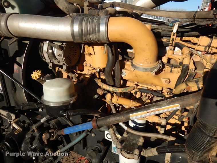 image for item HR9014 2009 Peterbilt 384  semi truck