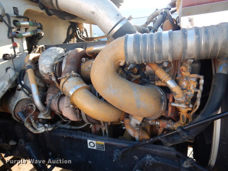 image for item HR9014 2009 Peterbilt 384  semi truck