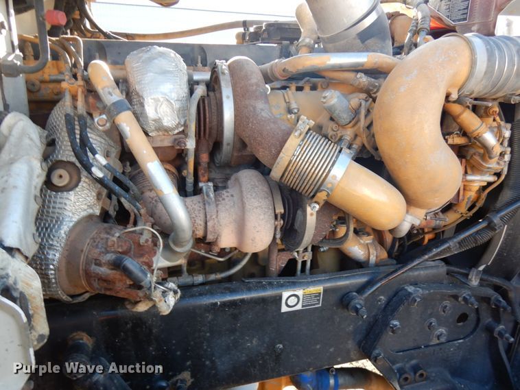 image for item HR9014 2009 Peterbilt 384  semi truck