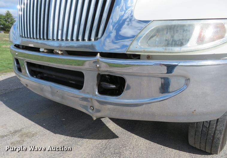 image for item HV9704 2005 International 4300  flatbed transport truck