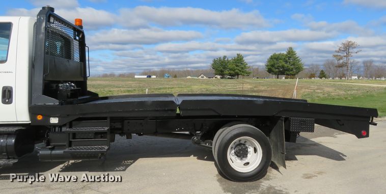 image for item HV9704 2005 International 4300  flatbed transport truck