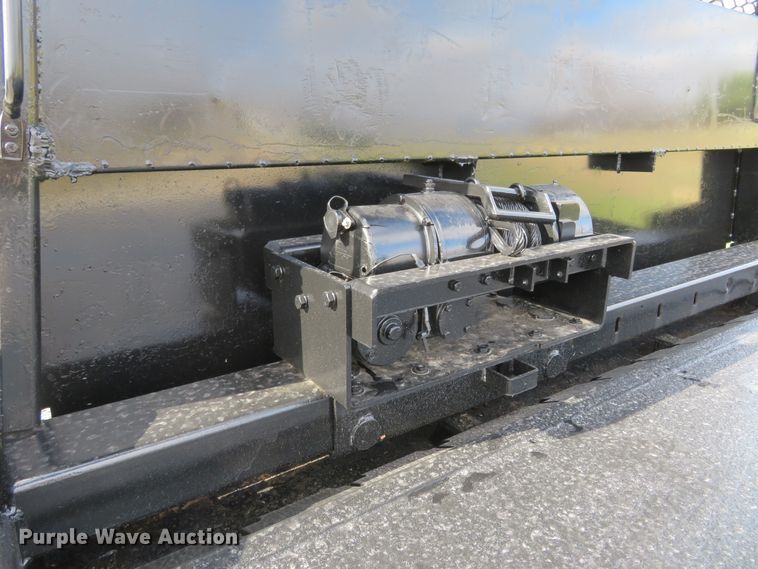 image for item HV9704 2005 International 4300  flatbed transport truck