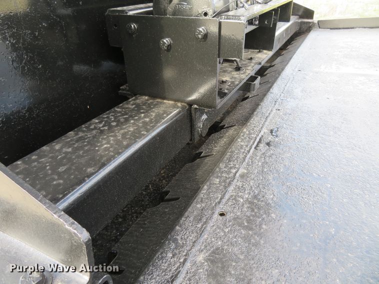 image for item HV9704 2005 International 4300  flatbed transport truck