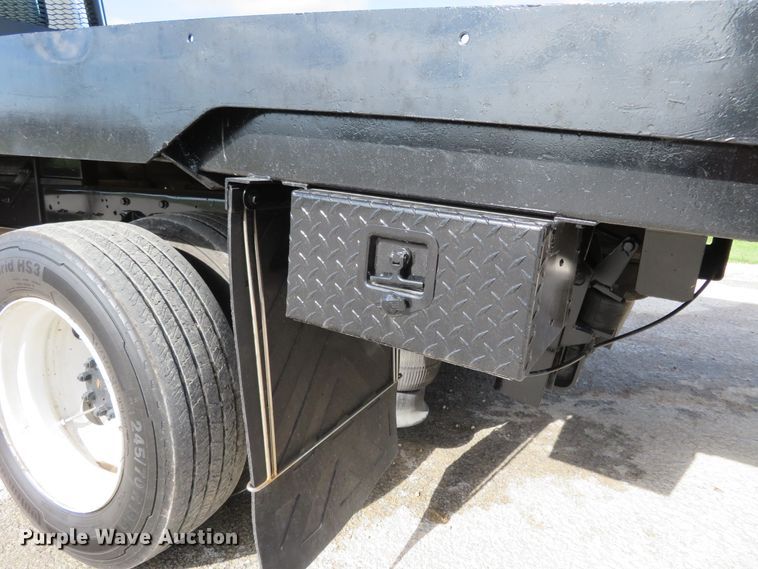 image for item HV9704 2005 International 4300  flatbed transport truck