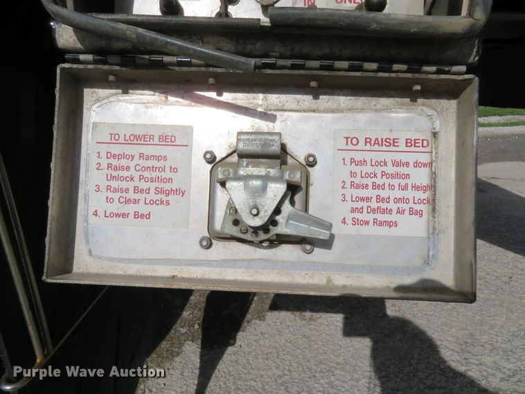 image for item HV9704 2005 International 4300  flatbed transport truck