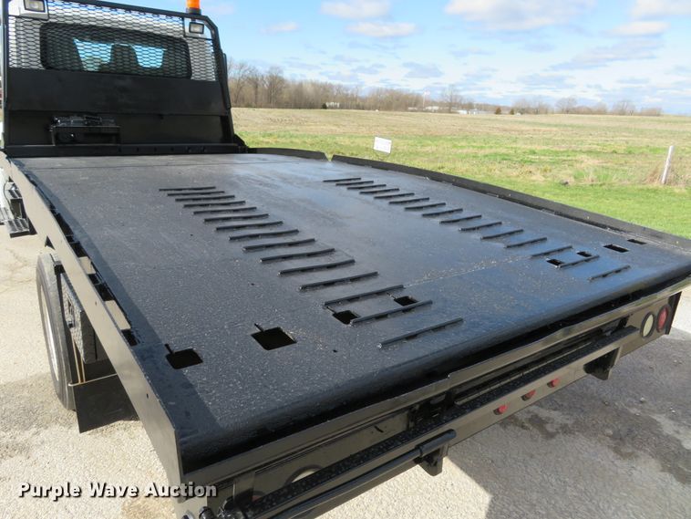 image for item HV9704 2005 International 4300  flatbed transport truck