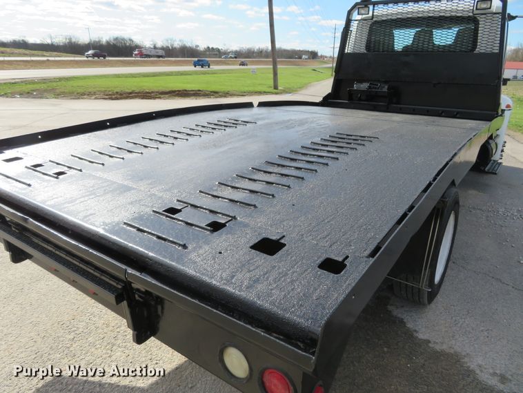 image for item HV9704 2005 International 4300  flatbed transport truck