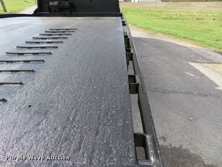 image for item HV9704 2005 International 4300  flatbed transport truck