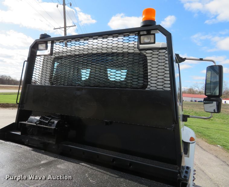 image for item HV9704 2005 International 4300  flatbed transport truck