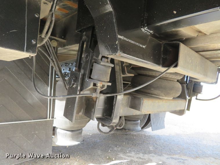 image for item HV9704 2005 International 4300  flatbed transport truck