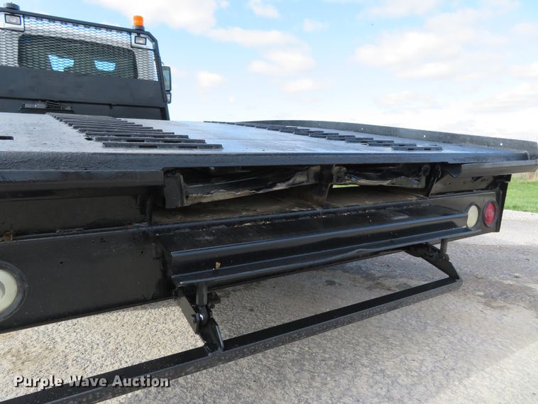 image for item HV9704 2005 International 4300  flatbed transport truck